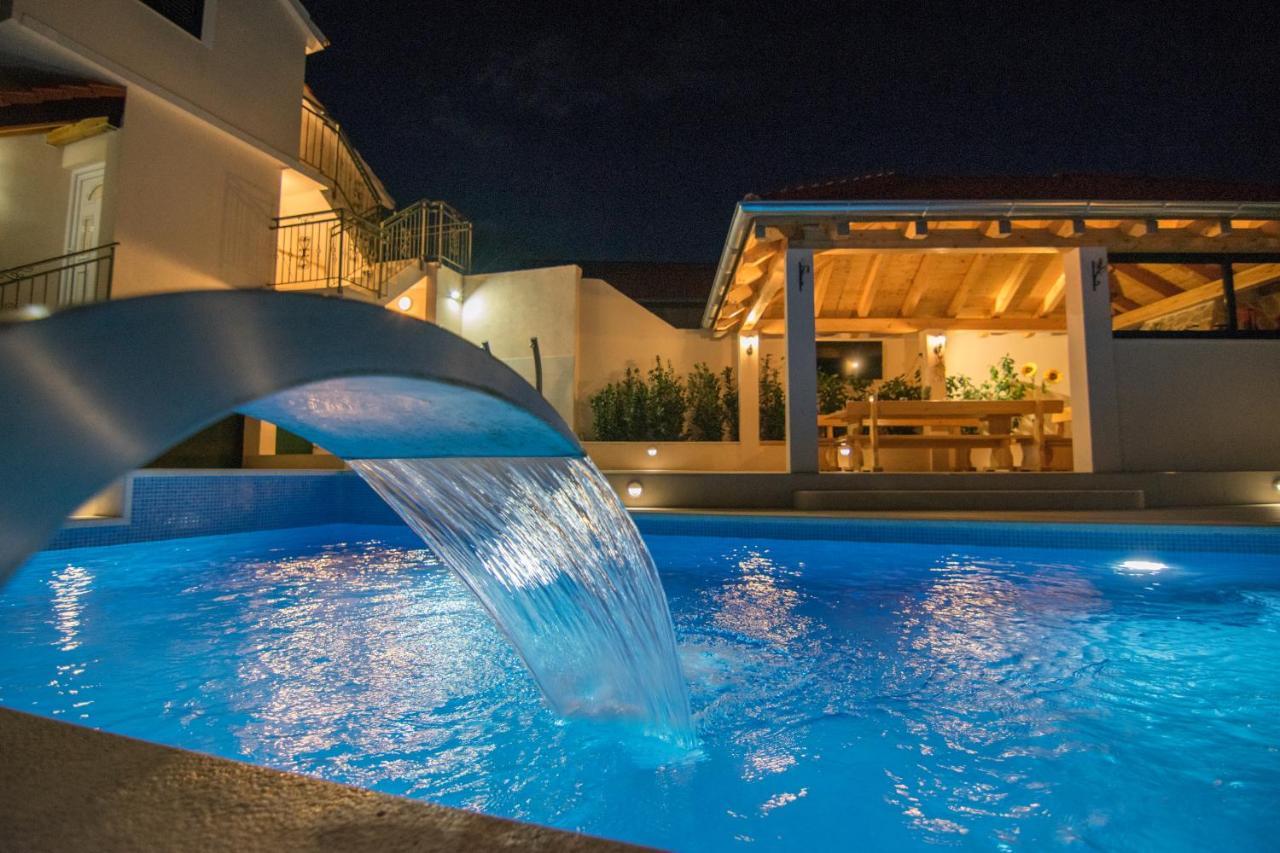Villa Milena With Heated Pool And Jacuzzi Kostanje 외부 사진