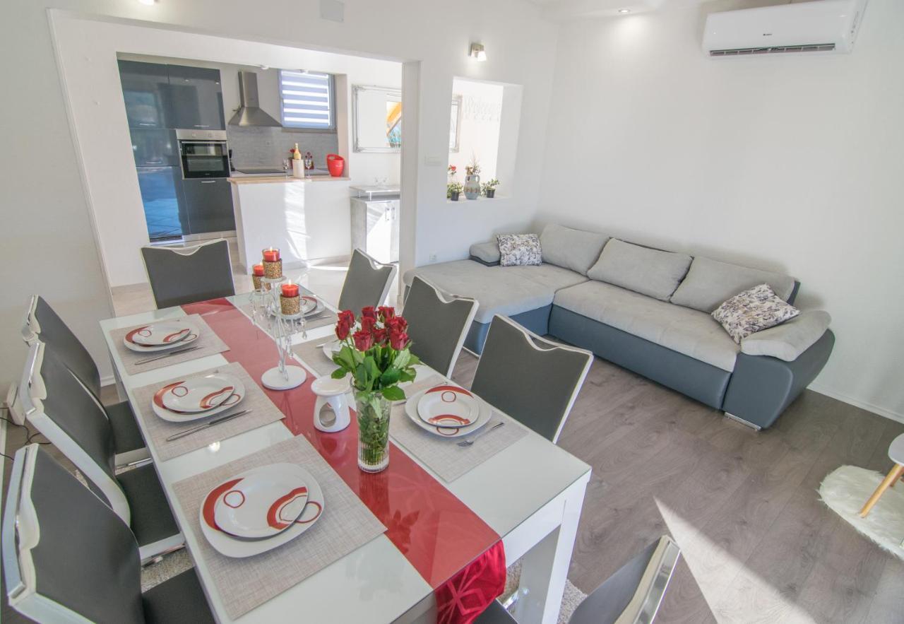 Villa Milena With Heated Pool And Jacuzzi Kostanje 외부 사진