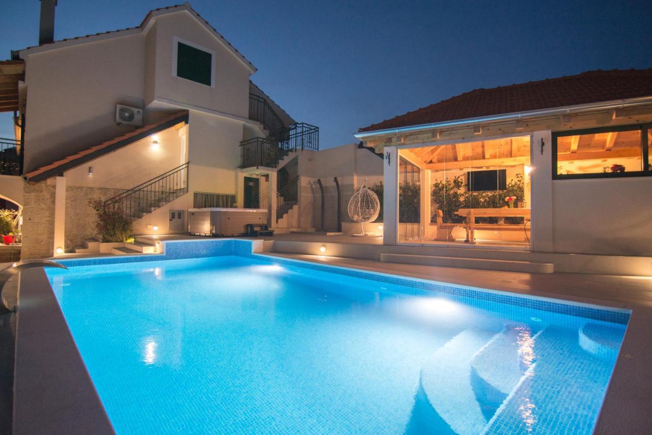 Villa Milena With Heated Pool And Jacuzzi Kostanje 외부 사진